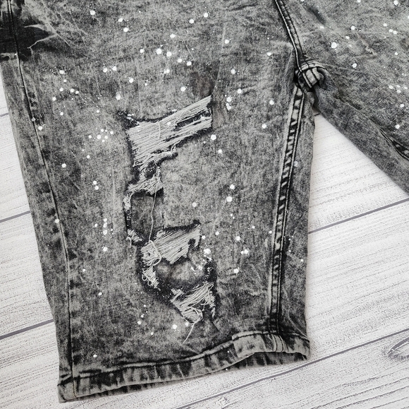 Big & Tall Men’s Distressed Ice Black Shorts. Skinny Fit - Picture 4 of 10